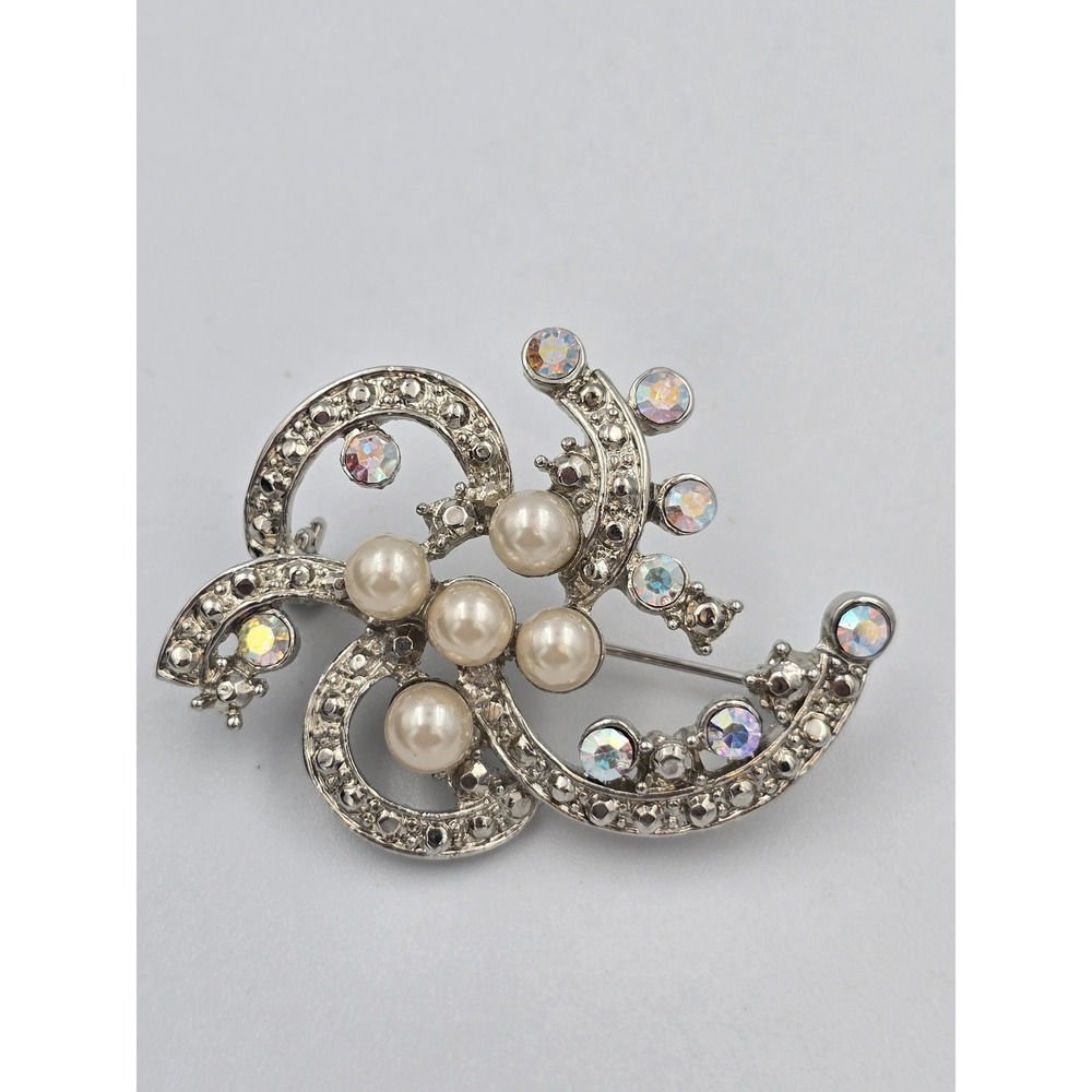 Vintage Style Faux Pearl & AB Rhinestone Brooch‎ Pin Silver Tone Abstract Swirl